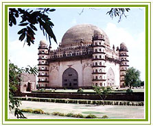 Gol Gumbaz, Bijapur Travel Vacations